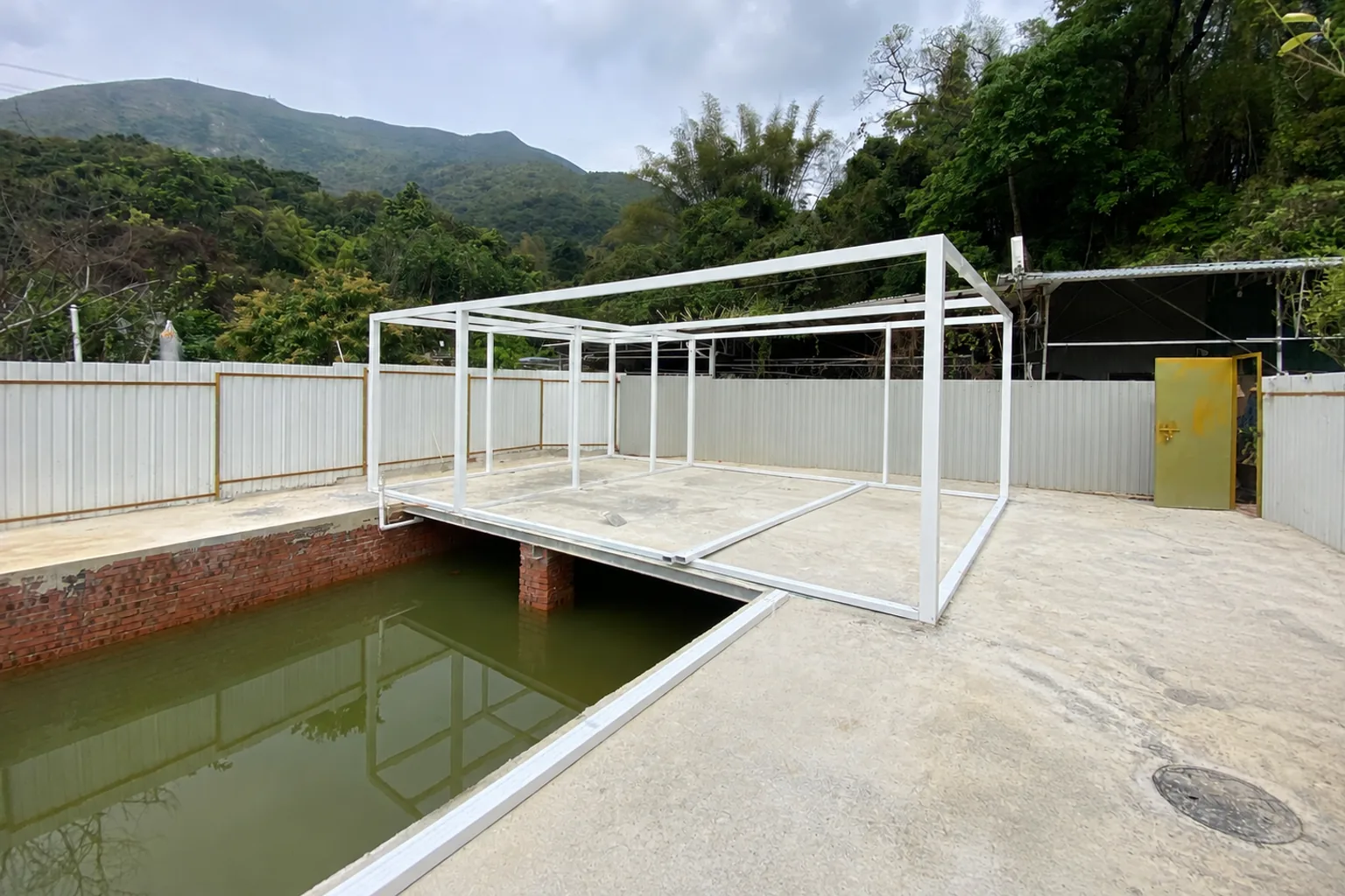 工程全紀錄：麻雀嶺新屋下 魚塘旁組合屋 架設鋁通骨架