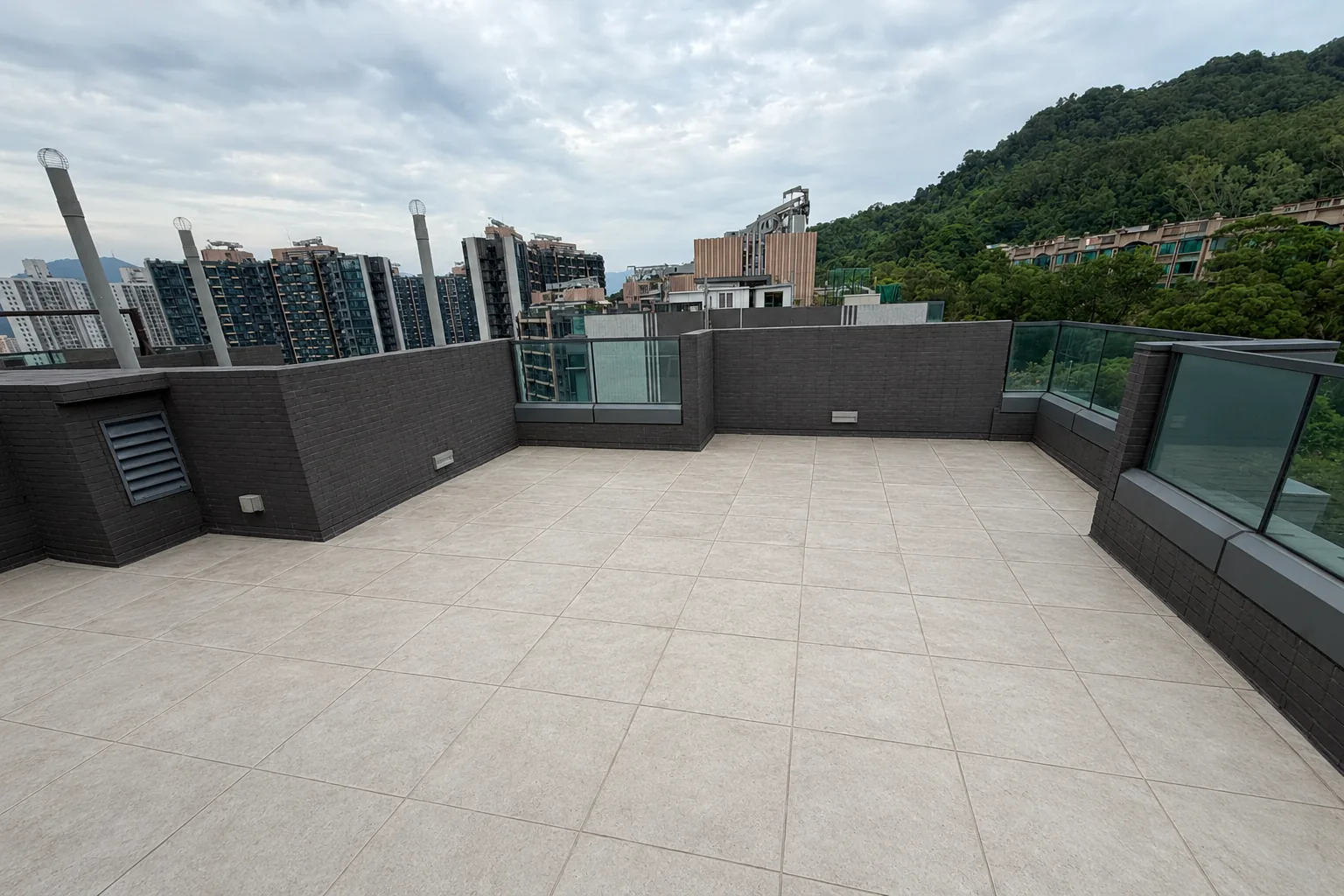 天台屋（隔熱板牆身） 施工前